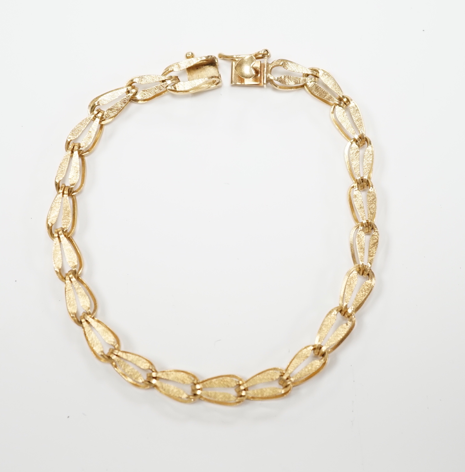 A 14k yellow metal bracelet, 18.5cm, 6.1 grams.